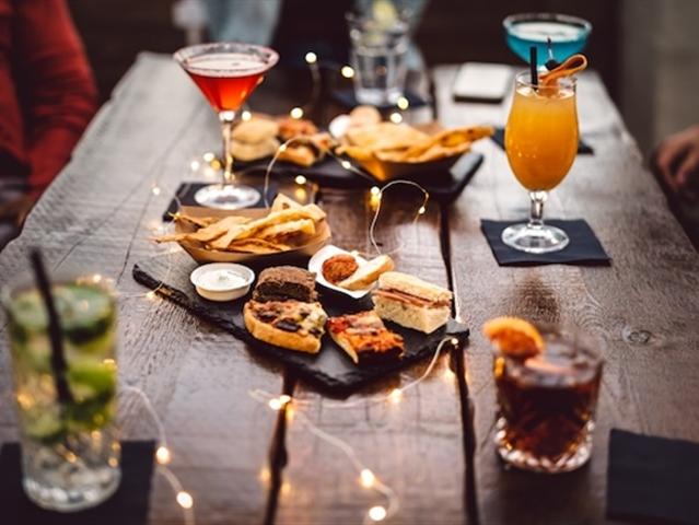 GENFER EAUX VIVES SEKTOR BAR MIT KLEINEM CATERING ZU VERKAUFEN