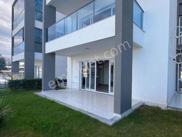 Geniş Odalı, Bahçe Kullanımlı, Deniz Manzaralı 2+1 – Kuşadası’nın En Prestijli Konumu