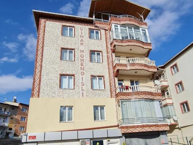 Geniş Aileler İçin Huzur Mahallesinde Ferah Bir Yaşam Alanı