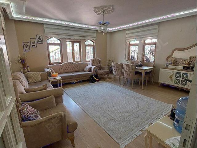 GENİŞ ARSA İÇİNDE SATILIK TRİPLEX VİLLA