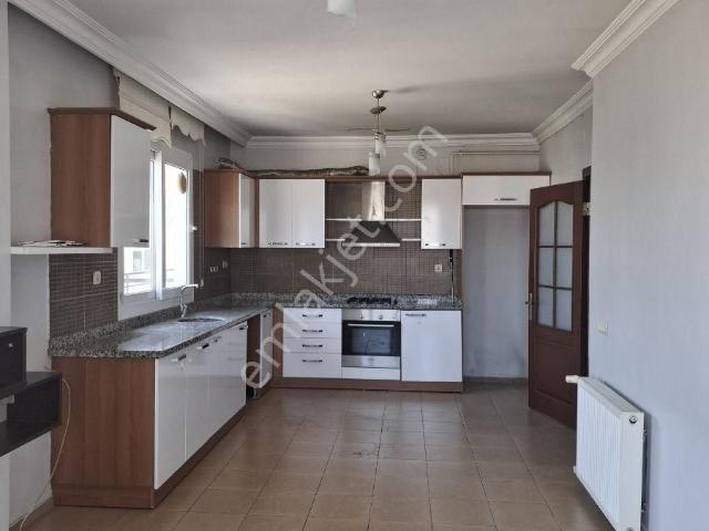 Geniş Doğalgazlı Ebeveyn Banyolu Merkezi Konumda Kiralık Daire