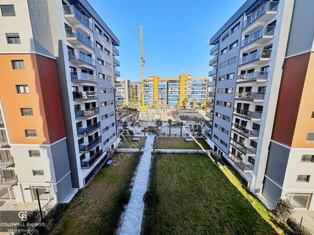 Geniş Peysajlı Kapalı Otoparklı Merkezi Konumda Satılık 3+1