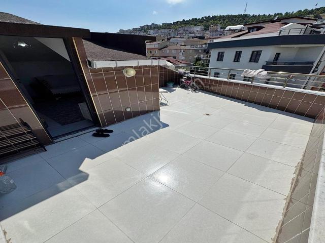 Geniş Teraslı, Büyük Odalara Sahip 4+1 Satılık Dubleks Daire