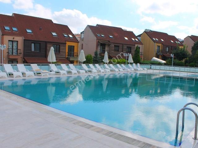 Geniş Ve Müstakil Bahçe. Güvenlik. Havuz. Garaj. Lüx Villa