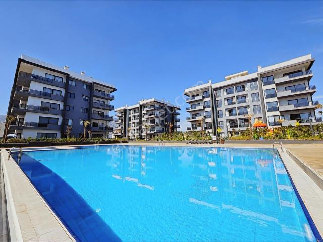 Geniş 3+1 / Havuz Manzaralı Güneydoğu Cepheli / Yeniköy