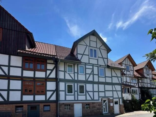 Genießen Sie die Ruhe in einem Naturidyll !* Doppelhaushälfte mit Nebengebäude auf großem Grundstück in Melsunge.