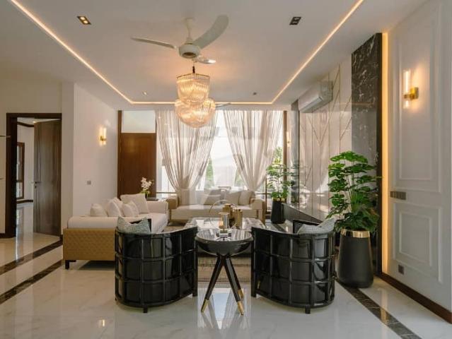 Geninue chance deal 1000 yards fully furnished bungalow