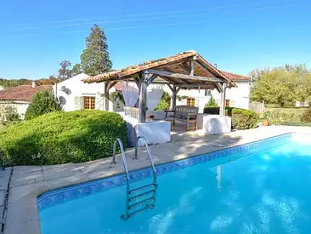 Genouillé 86250 Achat / Vente maison 16 pièces t16