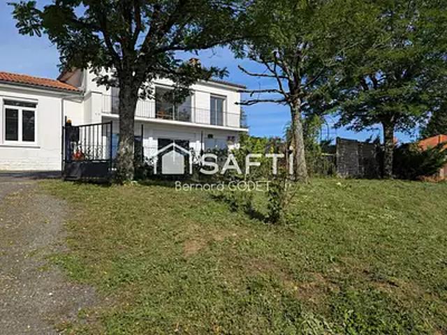 Genouillé 86250 Achat / Vente maison 9 pièces t9 balcon