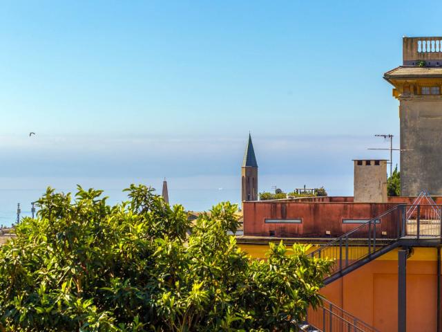 Genova Via San Nazaro