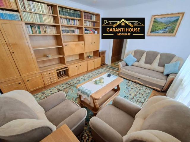 George Cosbuc, apartament cu 3 camere, semidecomandat, 350€/Luna