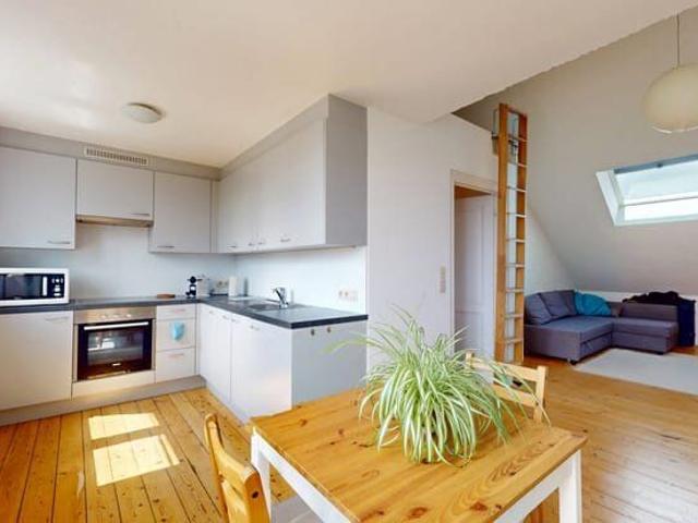GEORGES HENRI: BEAU STUDIO MEUBLE +/ 40M2