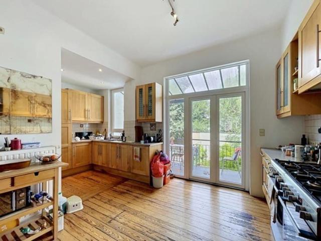 Georges Henri: Studio in a co living house