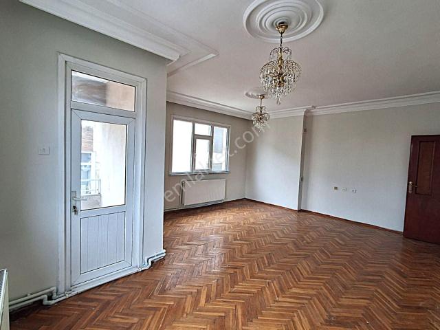 Gebze'de Şehit Numan Dede Cad. 3+1 Geniş Arakat Satılık Daire