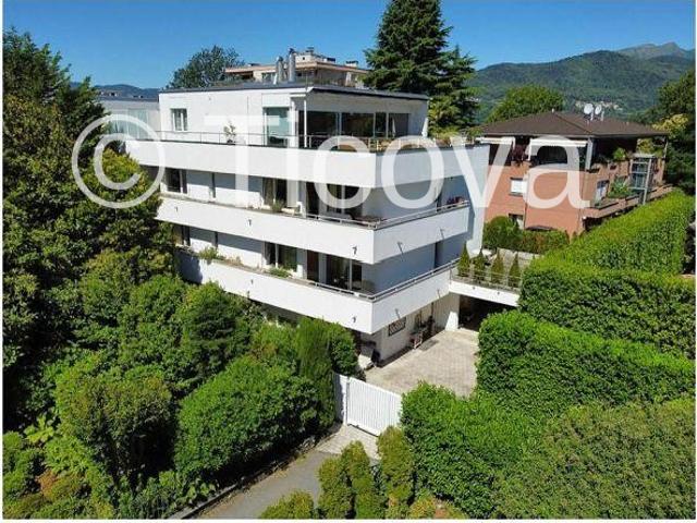 Gebäude mit 5 Wohnungen mit Garten und Parkplatz / 5 Familienhaus mit Garten & Parkplätzen