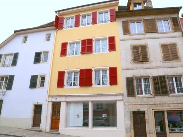 Gebäude mit 3 Wohnungen, 1 Studio und 1 Büro zum Verkauf in Porrentruy