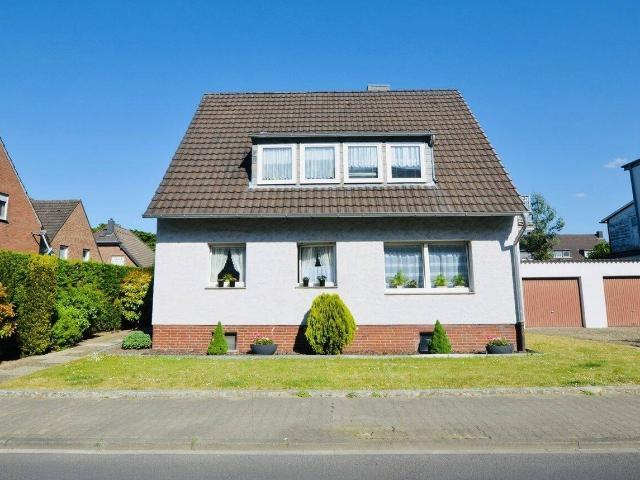 Gebote erwünscht Zweifamilienhaus nahe Düsseldorf