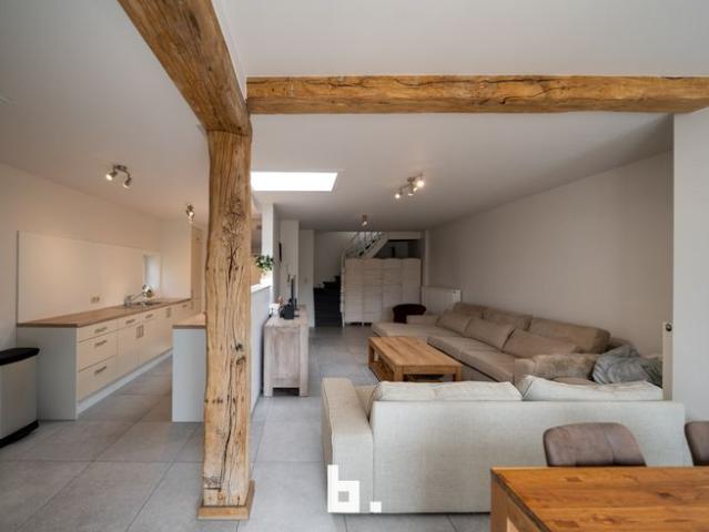 Gebouw bestaande uit appartement en woning
