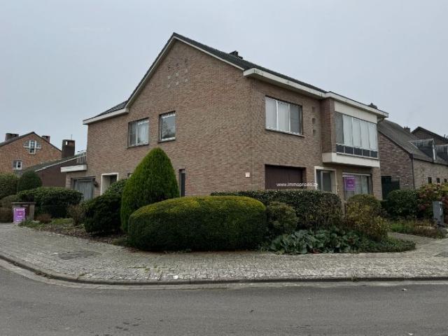 Gebouw met 2 wooneenheden centrum Geel, rustig gelegen!