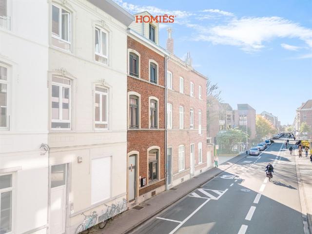 Gebouw met 7 kamers eigen sanitair & 2 studio's