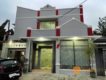 Gedung ex Klinik Dekat Kelurahan Bambu Apus Jakarta Timur