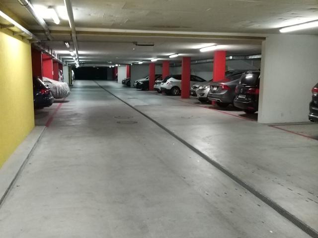 Gedeckte Einstellplätze zu vermieten