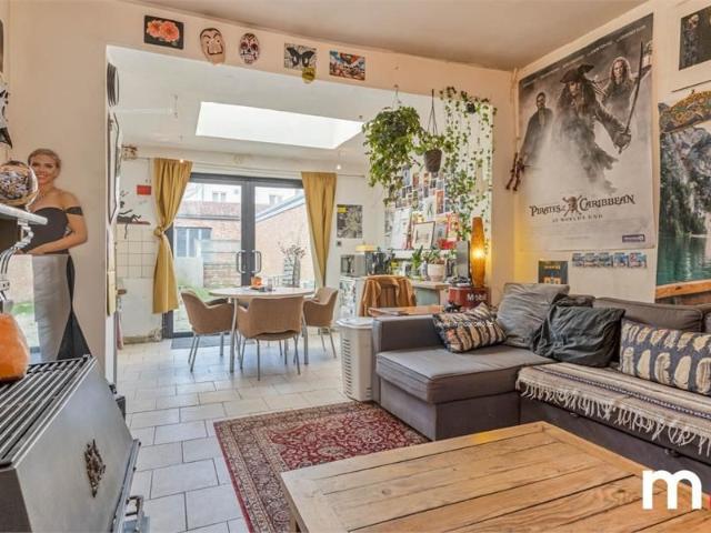 GEDEELTELIJK GERENOVEERDE RIJWONING