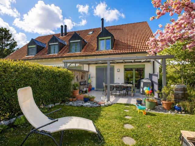 GEDIEGENES DOMIZIL MIT SCHÖNEM GARTEN