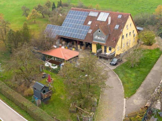 Gehöft Haus, mit viel Grund zu verkaufen