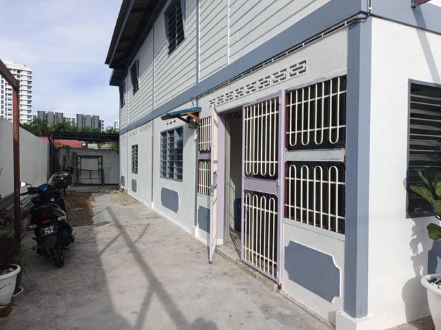 Gelugor Bungalow House