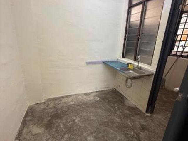 Gelang Patah Perumahan Rakyat Lima Kedai Flat For Sale