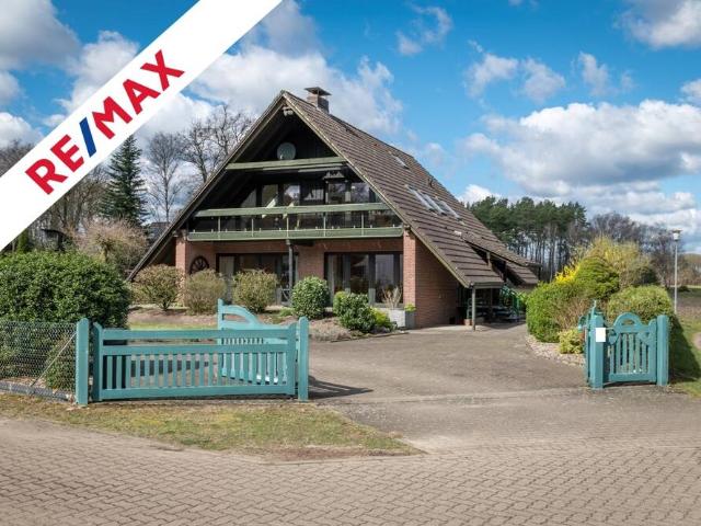 Gelegenheit für die Familie. Platz auch für 2 Parteien z.B. jung und alt, wohnen und arbeiten o.ä