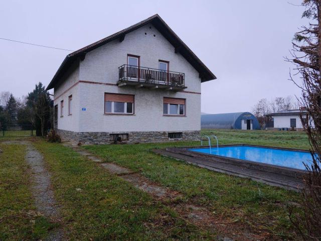 Gelegenheit Haus mit großem Garten und Pool