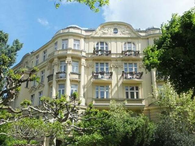 Gelegenheit Lichtdurchflutete Dachgeschosswohnung im denkmalgeschützten Altbau direkt am Lietzensee