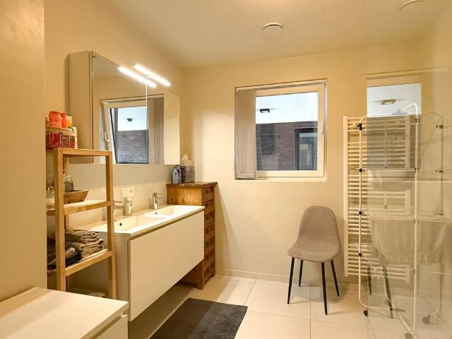 Gelijkvoers appartement met twee slaapkamers en tuin in het hartje van Beveren