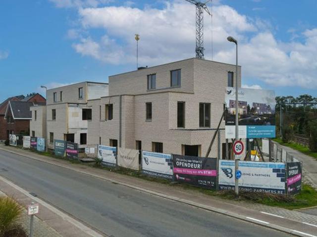 Gelijkvloers 3 slaapkamer appartement met tuin!