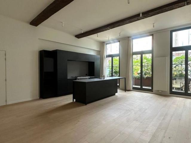Gelijkvloers app. te huur in Antwerpen voor € 1.950 met 2 slaapkamers