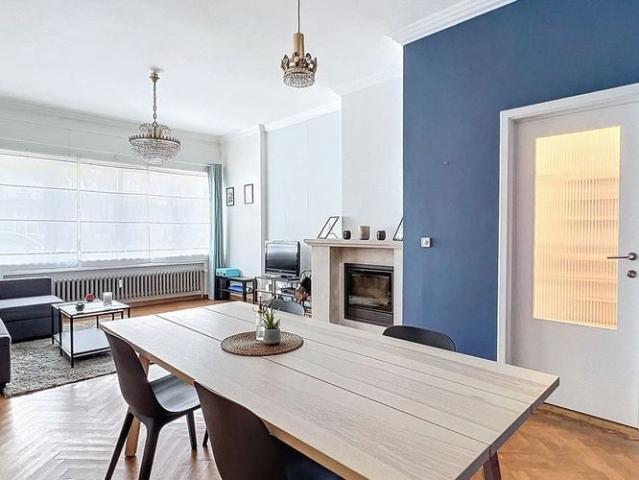 Gelijkvloers app. te huur in Elsene voor € 1.470 met 2 slaapkamers