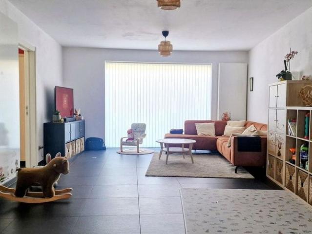 Gelijkvloers app. te huur in Erembodegem voor € 930 met 2 slaapkamers