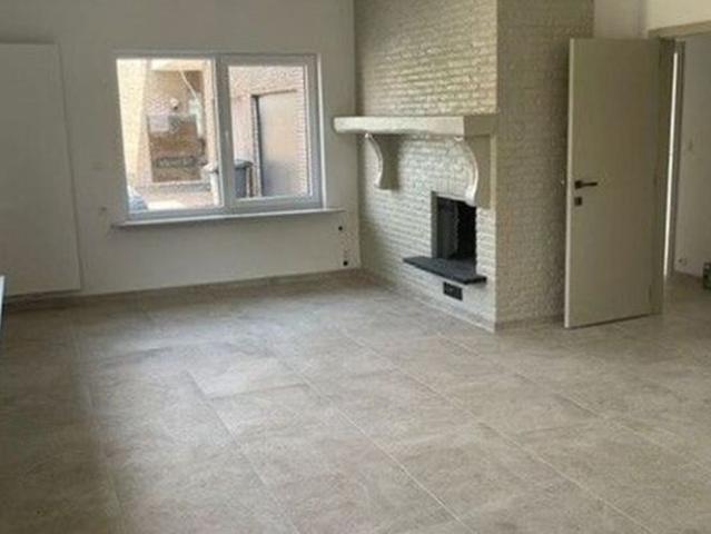 Gelijkvloers app. te huur in Oostakker voor € 1.650 met 3 slaapkamers