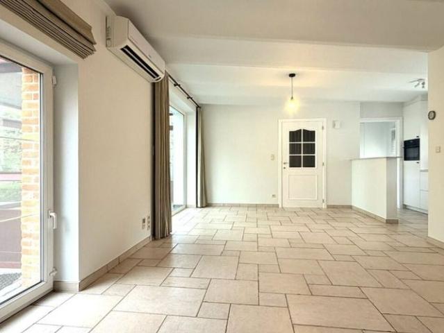 Gelijkvloers app. te huur in Schalkhoven voor € 750 met 1 slaapkamer