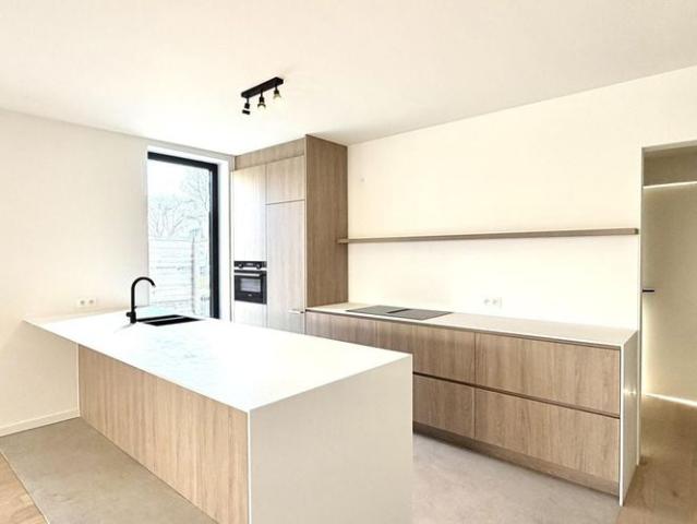 Gelijkvloers app. te huur in Sleidinge voor € 1.100 met 2 slaapkamers