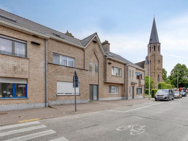 Gelijkvloers app. te koop voor 210000 euro met 1 slaapkamers