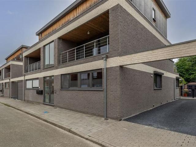Gelijkvloers app. te koop voor 370000 euro met 2 slaapkamers