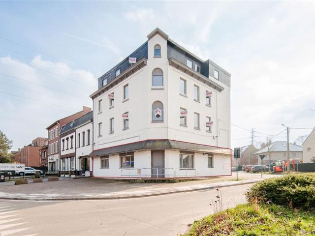 Gelijkvloers app. te koop voor 380000 euro met 3 slaapkamers