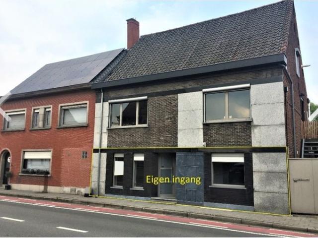 Gelijkvloers appartement, gezellig tuintje en uitweg opzij