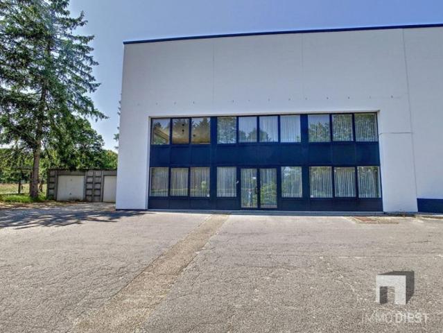 Gelijkvloers appartement met grond op 10are 80ca