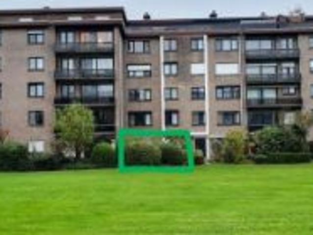 Gelijkvloers appartement met groot terras en grote garage