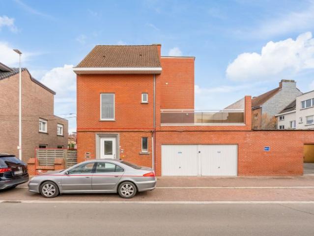 Instapklaar gelijkvloers appartement met groot terras op.