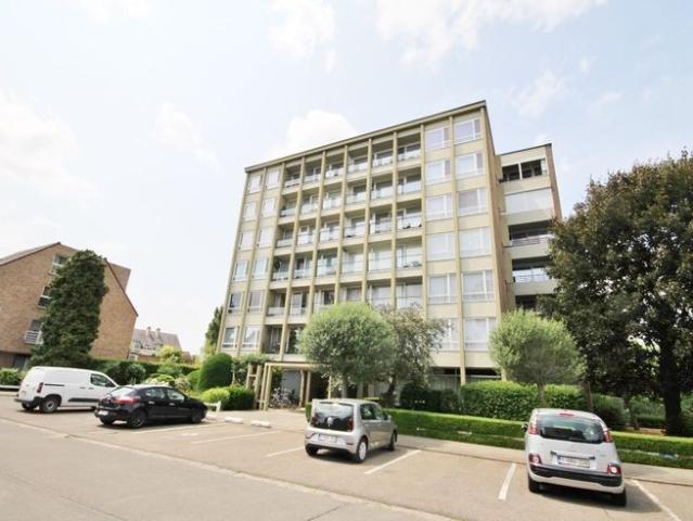 Gelijkvloers appartement met staanplaats en kelder!